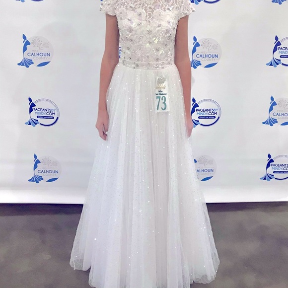 Beautiful WHITE Sherri Hill - Picture 14 of 15